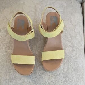 Sorel Kids Yellow Suede Slingback Sandals with Hook-and-Loop Strap